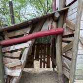 Bild vom Spielplatz anzeigen.