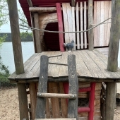 Bild vom Spielplatz anzeigen.