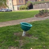 Bild vom Spielplatz anzeigen.