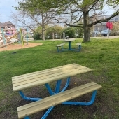 Bild vom Spielplatz anzeigen.