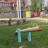 Bild vom Spielplatz anzeigen.
