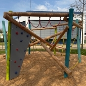 Bild vom Spielplatz anzeigen.