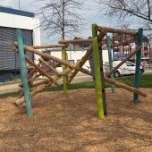 Bild vom Spielplatz anzeigen.