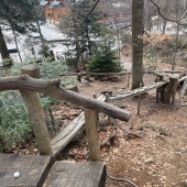 Bild vom Spielplatz anzeigen.