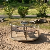 Bild vom Spielplatz anzeigen.