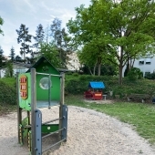 Bild vom Spielplatz anzeigen.