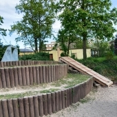 Bild vom Spielplatz anzeigen.