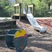 Bild vom Spielplatz anzeigen.