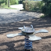 Bild vom Spielplatz anzeigen.