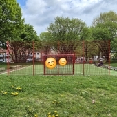 Bild vom Spielplatz anzeigen.