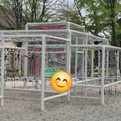 Bild vom Spielplatz anzeigen.