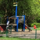 Bild vom Spielplatz anzeigen.