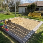 Bild vom Spielplatz anzeigen.