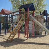Bild vom Spielplatz anzeigen.
