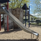 Bild vom Spielplatz anzeigen.