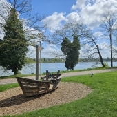 Bild vom Spielplatz anzeigen.