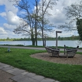 Bild vom Spielplatz anzeigen.