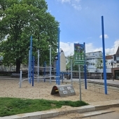Bild vom Spielplatz anzeigen.