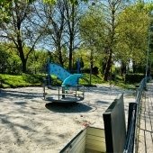 Bild vom Spielplatz anzeigen.