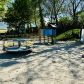 Bild vom Spielplatz anzeigen.