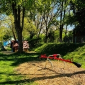 Bild vom Spielplatz anzeigen.