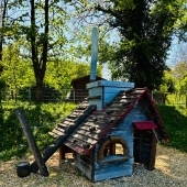 Bild vom Spielplatz anzeigen.