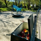 Bild vom Spielplatz anzeigen.