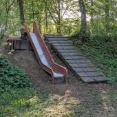 Bild vom Spielplatz anzeigen.