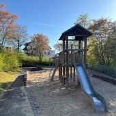 Bild vom Spielplatz anzeigen.