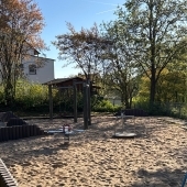 Bild vom Spielplatz anzeigen.
