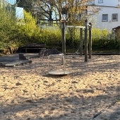 Bild vom Spielplatz anzeigen.
