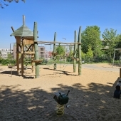 Bild vom Spielplatz anzeigen.