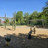 Bild vom Spielplatz anzeigen.