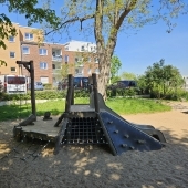 Bild vom Spielplatz anzeigen.