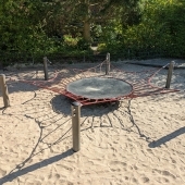 Bild vom Spielplatz anzeigen.