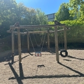 Bild vom Spielplatz anzeigen.