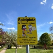 Bild vom Spielplatz anzeigen.