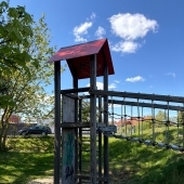 Bild vom Spielplatz anzeigen.