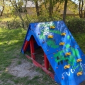 Bild vom Spielplatz anzeigen.