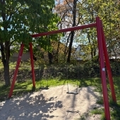 Bild vom Spielplatz anzeigen.