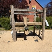 Bild vom Spielplatz anzeigen.
