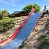Bild vom Spielplatz anzeigen.