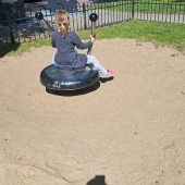 Bild vom Spielplatz anzeigen.