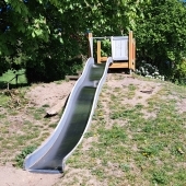 Bild vom Spielplatz anzeigen.