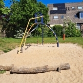 Bild vom Spielplatz anzeigen.