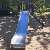 Bild vom Spielplatz anzeigen.