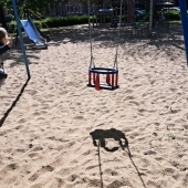 Bild vom Spielplatz anzeigen.
