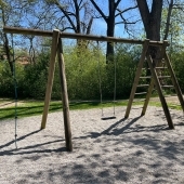 Bild vom Spielplatz anzeigen.