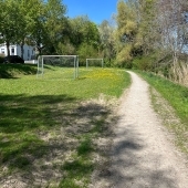 Bild vom Spielplatz anzeigen.
