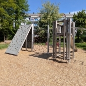 Bild vom Spielplatz anzeigen.